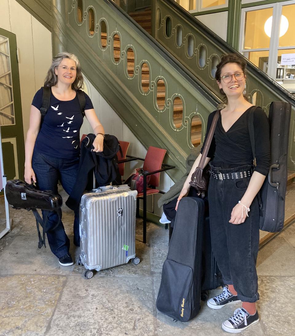 the two violonists Hannah Weirich and Sara Cubarsi at Musikhochschule Lübeck
